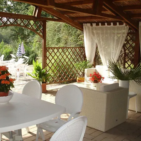 Laura 1st Floor Garden Shared Pool Wi-fi Pievescola