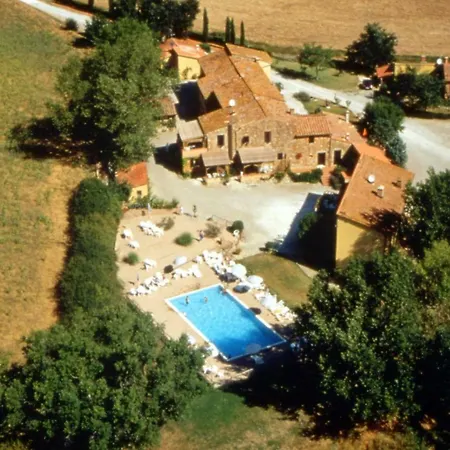 Laura 1st Floor Garden Shared Pool Wi-fi * Pievescola